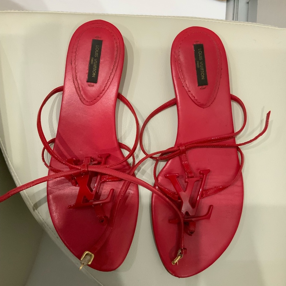 Louis Vuitton thongs